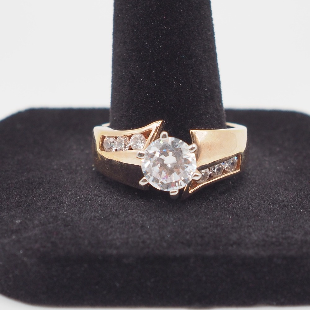RSC Ring Round Brilliant CZ Solitaire Bypass Pave Rhinestone Gold Tone Size 9